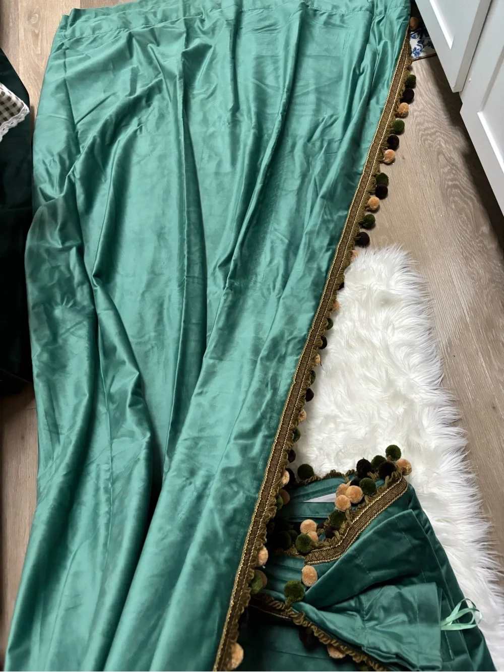 N/A elegant emerald